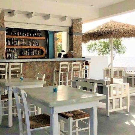 Happy Fish Rooms- Beachfront Perissa  Esterno foto