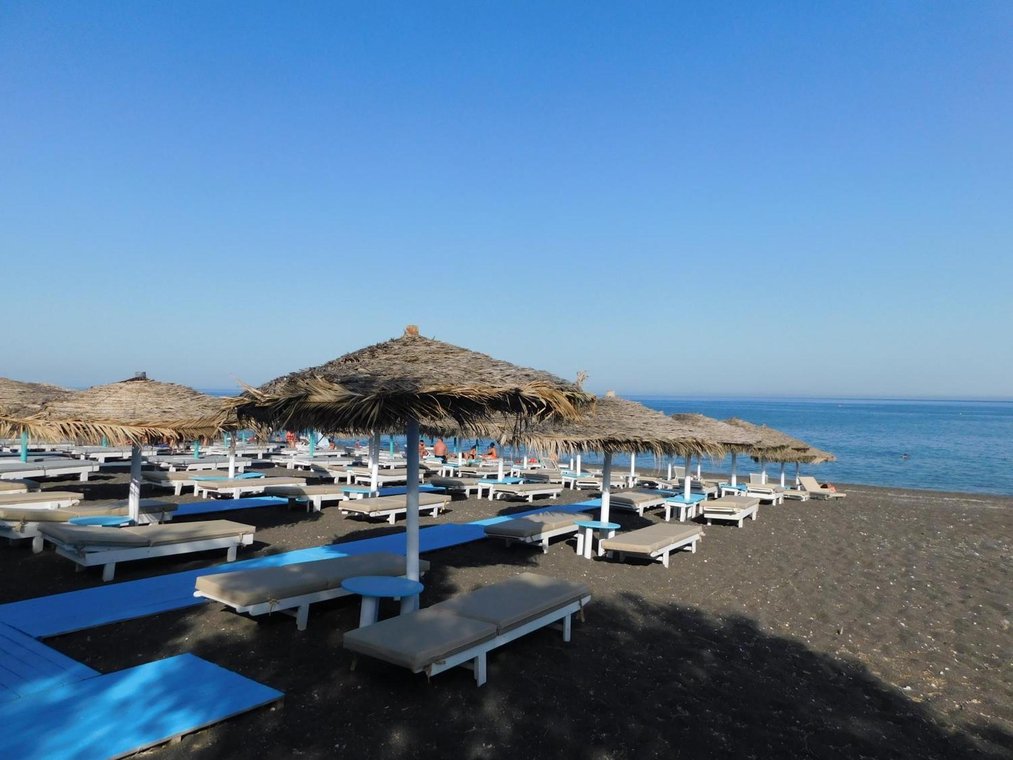 Happy Fish Rooms- Beachfront Perissa  Esterno foto