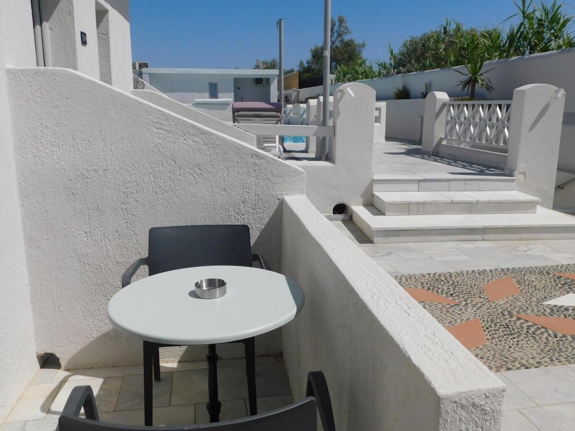 Happy Fish Rooms- Beachfront Perissa  Esterno foto