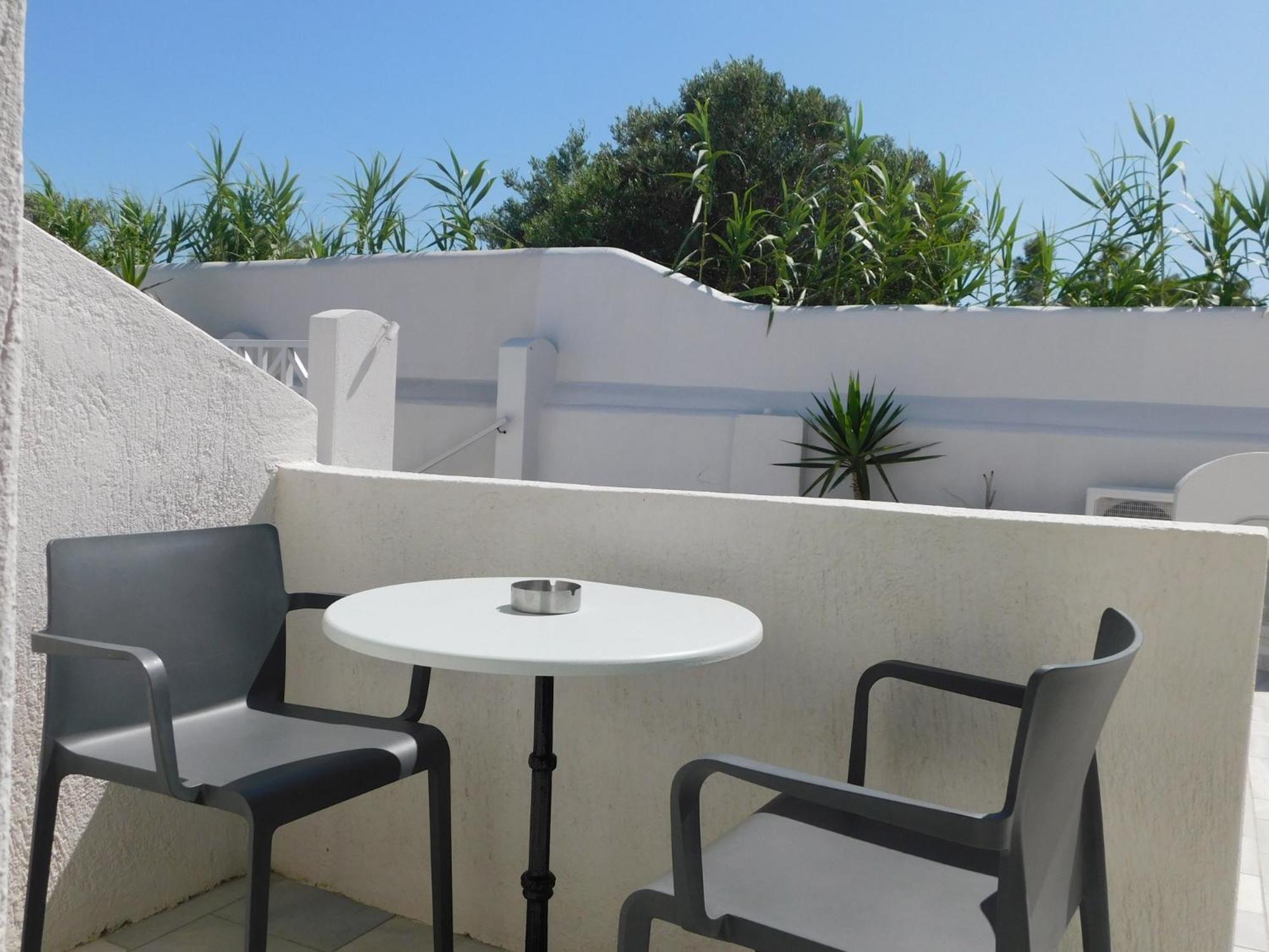 Happy Fish Rooms- Beachfront Perissa  Esterno foto