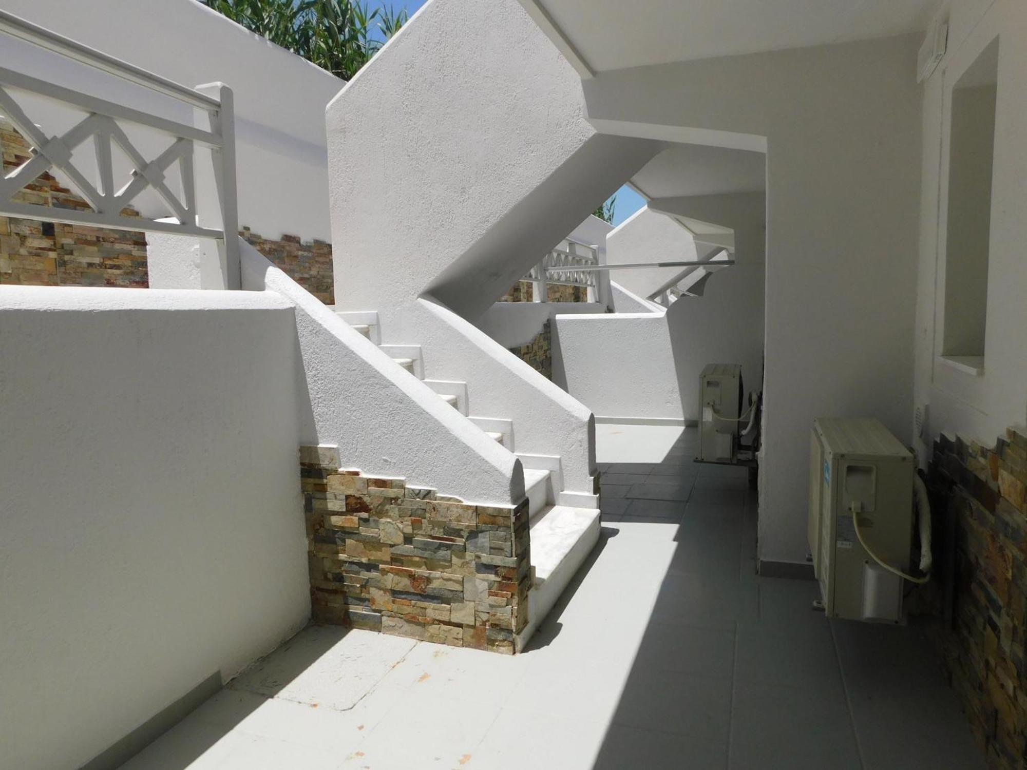Happy Fish Rooms- Beachfront Perissa  Esterno foto
