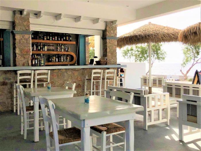 Happy Fish Rooms- Beachfront Perissa  Esterno foto