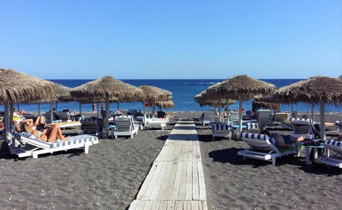 Happy Fish Rooms- Beachfront Perissa  Esterno foto
