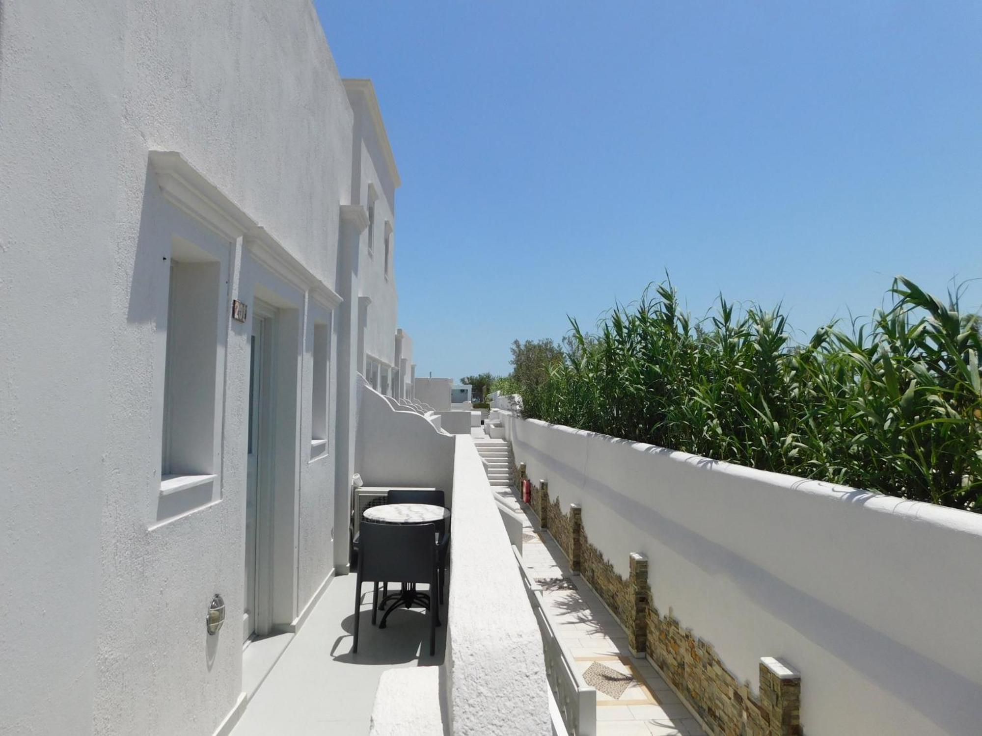 Happy Fish Rooms- Beachfront Perissa  Esterno foto